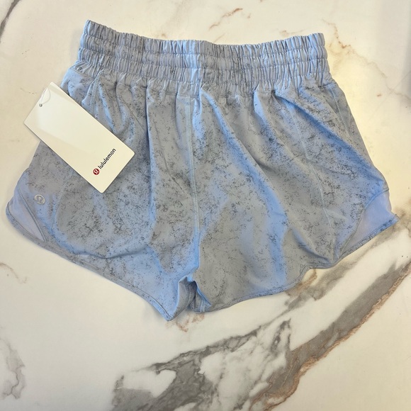 🍋 Lululemon 🍋 Hotty Hot HR Shorts 2.5” inseam Gravel Dust Pastel Blue - Picture 9 of 11